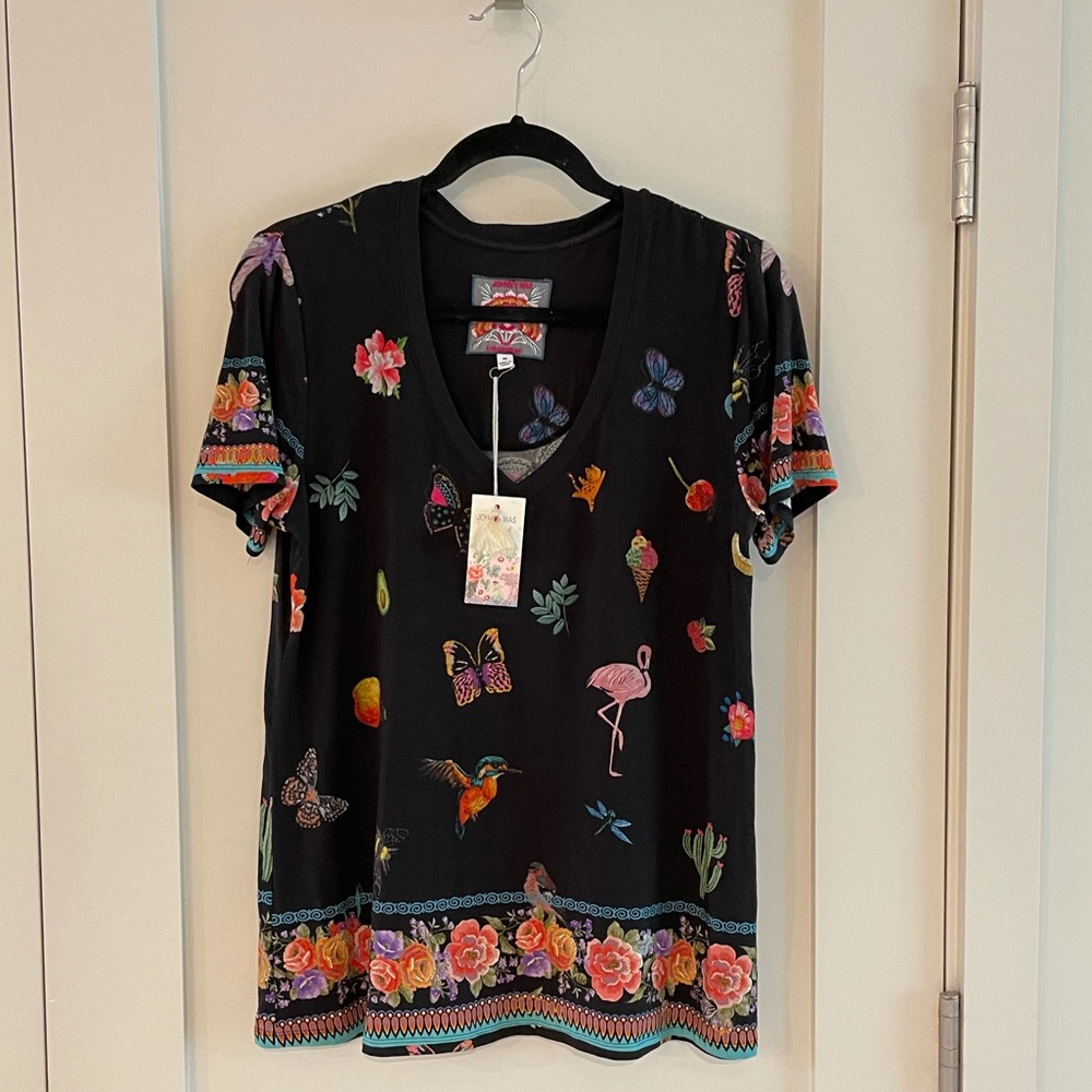Johnny Was V-Neck NWT M Slim Tee